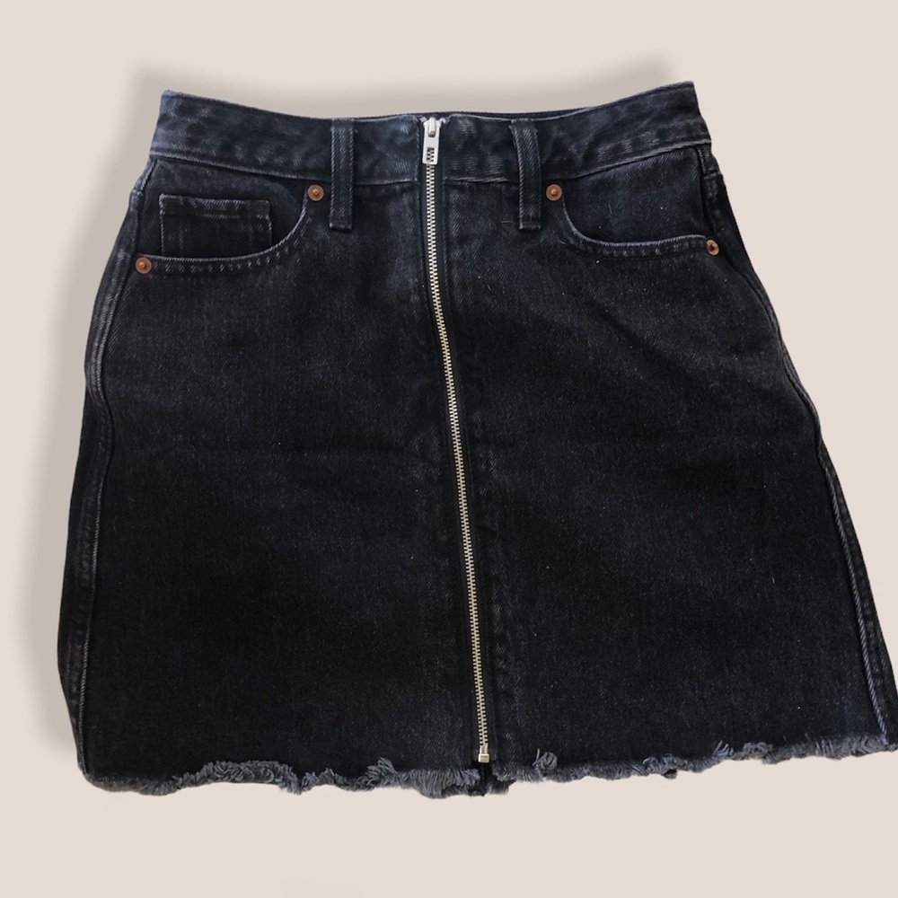 A&F black zipper front denim skirt
